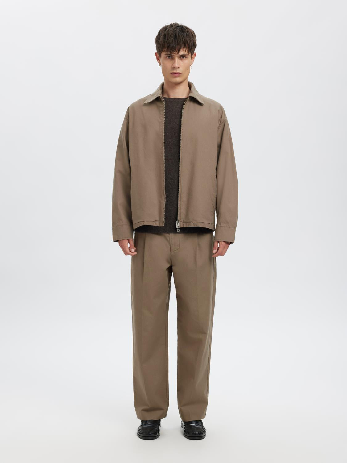 model_shot-front_full